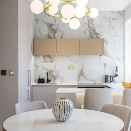 Hedonist Apartment Split